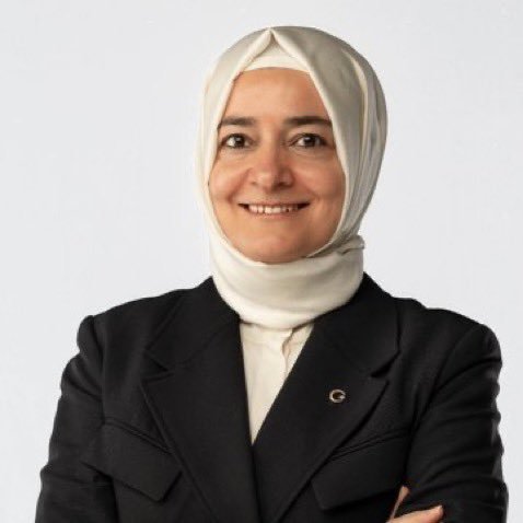 HurmaEdit's tweet photo. PARAYI İADE ETTİ , DARISI EKREM DENİLEN HIRSIZIN BAŞINA 

Fatma Betül Sayan Kaya 2,2 milyar lirayı iade etti. 

Fon soruşturması kapsamında adı gündeme gelen eski Aile ve Sosyal Politikalar Bakanı Fatma Betül Sayan Kaya ile eşi İlyas Kaya’nın, Özata Denizcilik hisselerindeki işlemlerden elde ettikleri öne sürülen yaklaşık 2,2 milyar lirayı iade ettiği öğrenildi. 

Söz konusu tutar, Hazine ve Maliye Bakanlığı tarafından bildirilen hesaba aktarıldı. (Kaynak: Ekonomim Gazetesi)