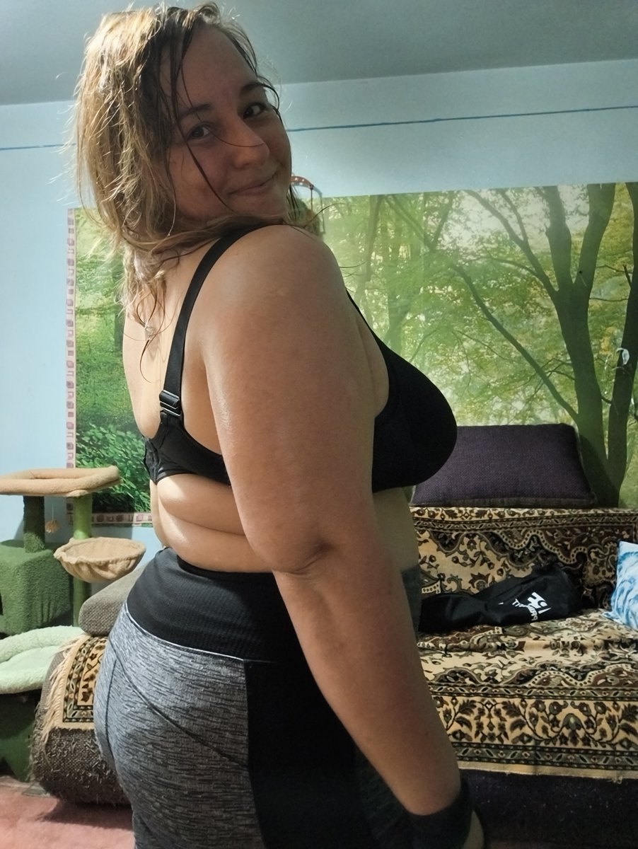 CynfulWhisper's tweet photo. Cyn! 41yo yapper

too SFW to be NSFW but too NSFW to be completely SFW🙃

💙Love:

🔪Horror 🐾Animals ☕️Coffee ✍️Writing
🔎True Crime 🏋️‍♀️Fitness 🎵Music 👻Phasmophobia
😈Diablo 🎮Fortnite

🚫DNI: Minors • MAGA • Racists • Homophobes •   Transphobes  

♡︎/RTs appreciated https://t.co/q3narv7m5V