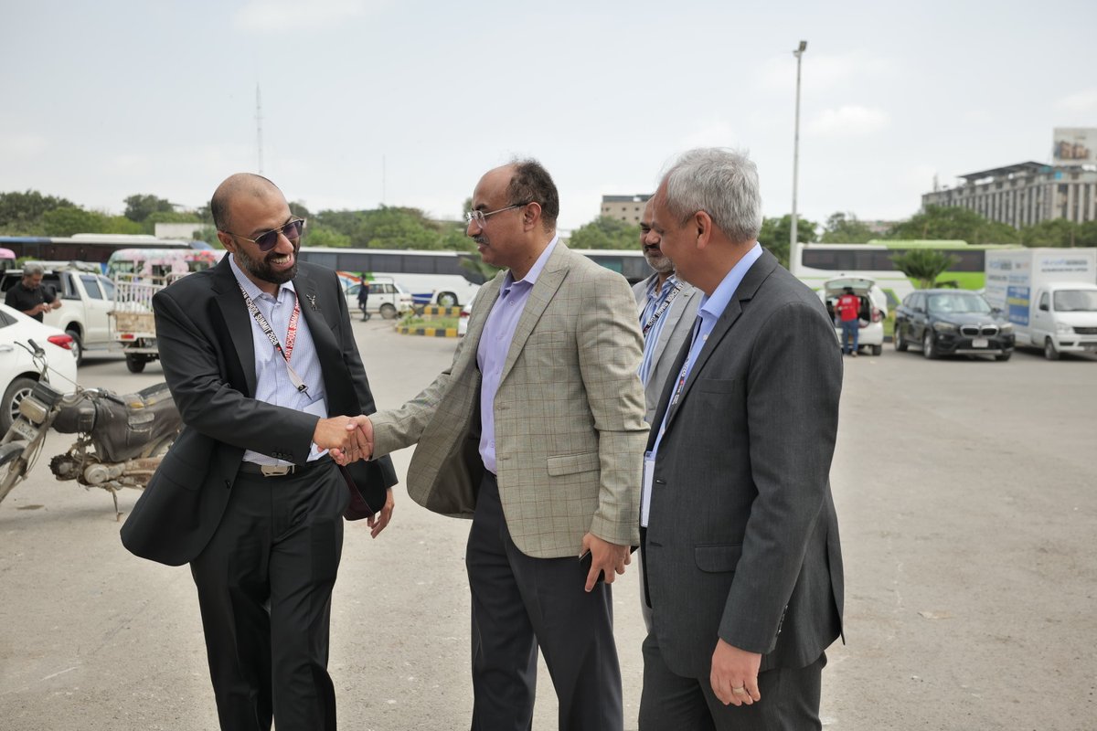 SchoolSummitPK's tweet photo. We were honored to welcome 𝗕𝗿𝗶𝗴. 𝗥𝗮𝗳𝗶𝗾𝘂𝗲 𝗔𝘄𝗮𝗻, Sector Commander Sindh (ASF), to the 𝗣𝗮𝗸𝗶𝘀𝘁𝗮𝗻 𝗦𝗰𝗵𝗼𝗼𝗹 𝗦𝘂𝗺𝗺𝗶𝘁 𝟮𝟬𝟮𝟲! 

His presence added great value to the event, underscoring the vital importance of leadership, discipline, and security in fostering quality education for our future leaders.

We extend our sincere gratitude for his time and inspiring address!

#PakistanSchoolSummit2026 #EducationLeaders #PSS2026