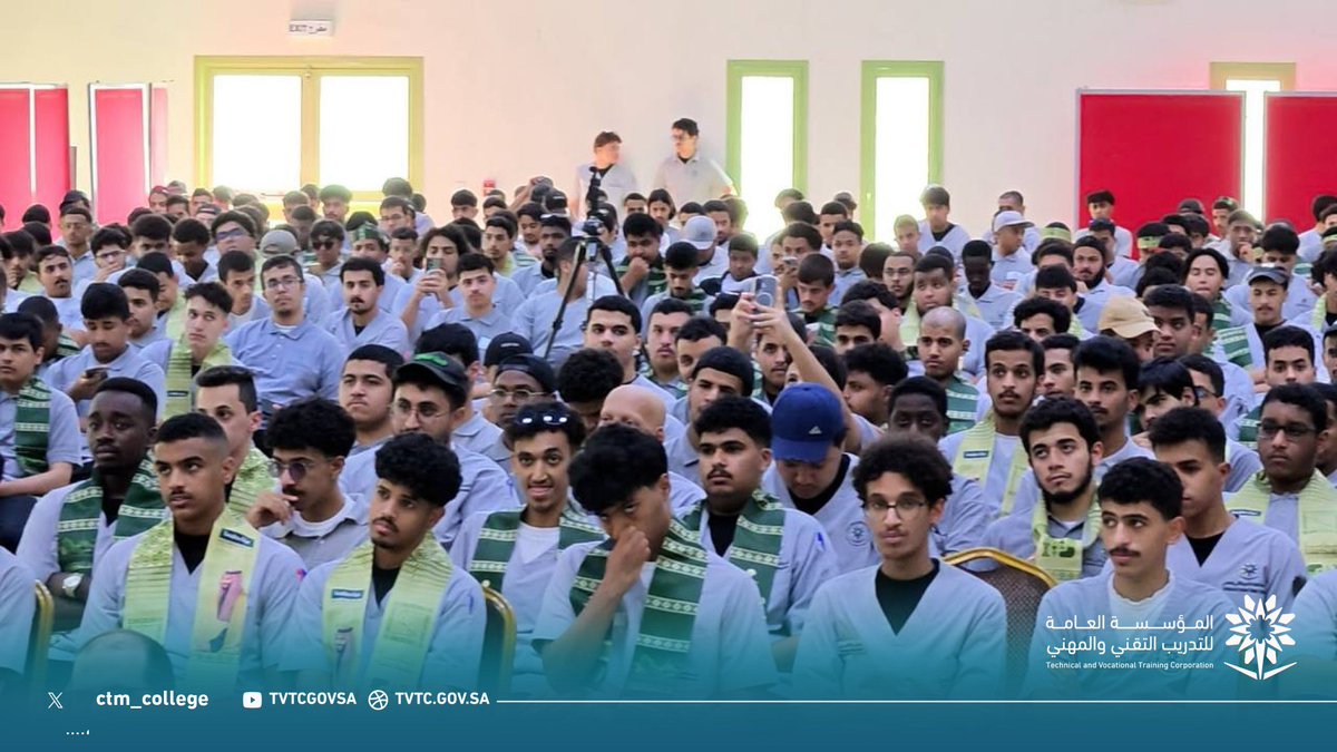 ctm_college's tweet photo. تحت شعار #عزنا_بطبعنا، احتفت الكلية التقنية بمكة المكرمة باليوم الوطني المجيد 🇸🇦✨
​بحضور عميد الكلية م.هاني سندي وقياداتها وأبنائنا المتدربين، تجسدت مشاعر الفخر والإعتزاز بوطننا العظيم ، مجددين العهد والولاء للقيادة الرشيدة ومستمرين في رحلة البناء والتميز.
​دام عزك يا وطن! 💚🌴
​#اليوم_الوطني_السعودي
 #الكلية_التقنية_بمكة
 #التدريب_التقني