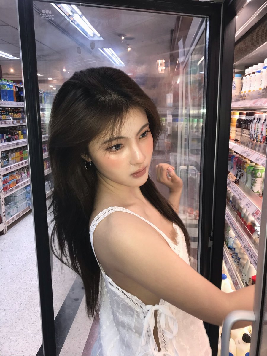 attarnat's tweet photo. หยิบให้หน่อย เอื้อมไม่ถึง #attarnat https://t.co/HoY94jg4pT