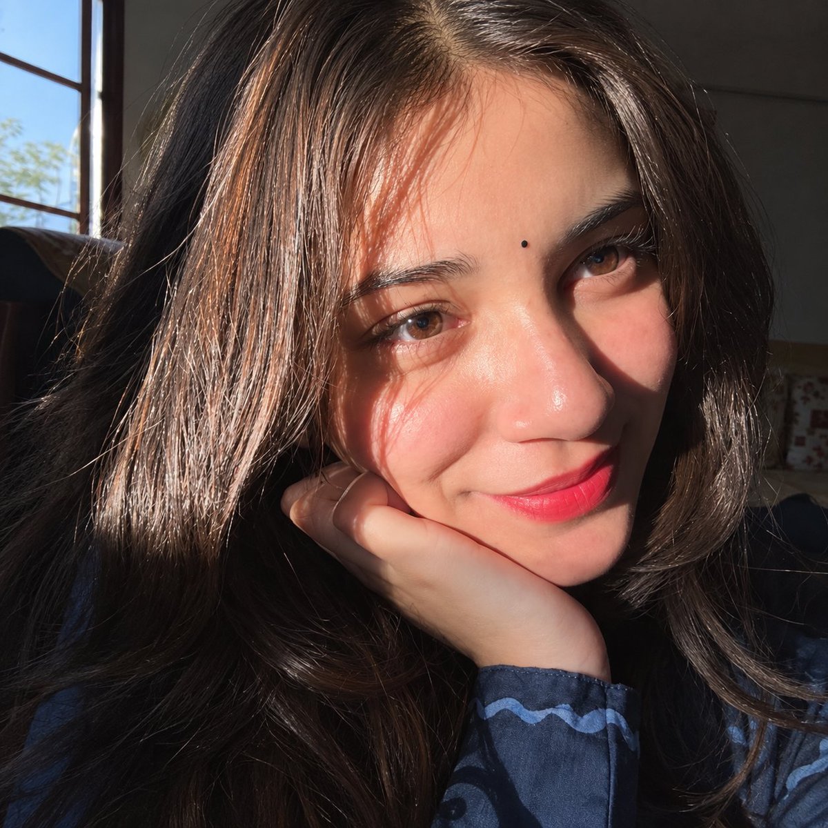 Ashi_joshii's tweet photo. Should I change my profile pic to this ? 

Please give me suggestions 👇 https://t.co/uulgdhQM1B
