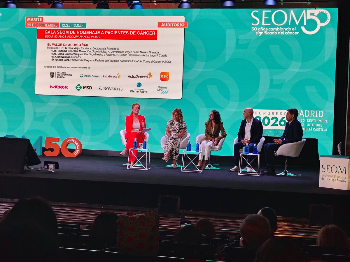 jpdelamorena's tweet photo. @_SEOM Extraordinarias mesas de la Gala SEOM de homenaje a pacientes de cáncer. Con la presencia de @ancap_es que está premiada como asociación de pacientes en esta gala. https://t.co/OauEKdy3ue