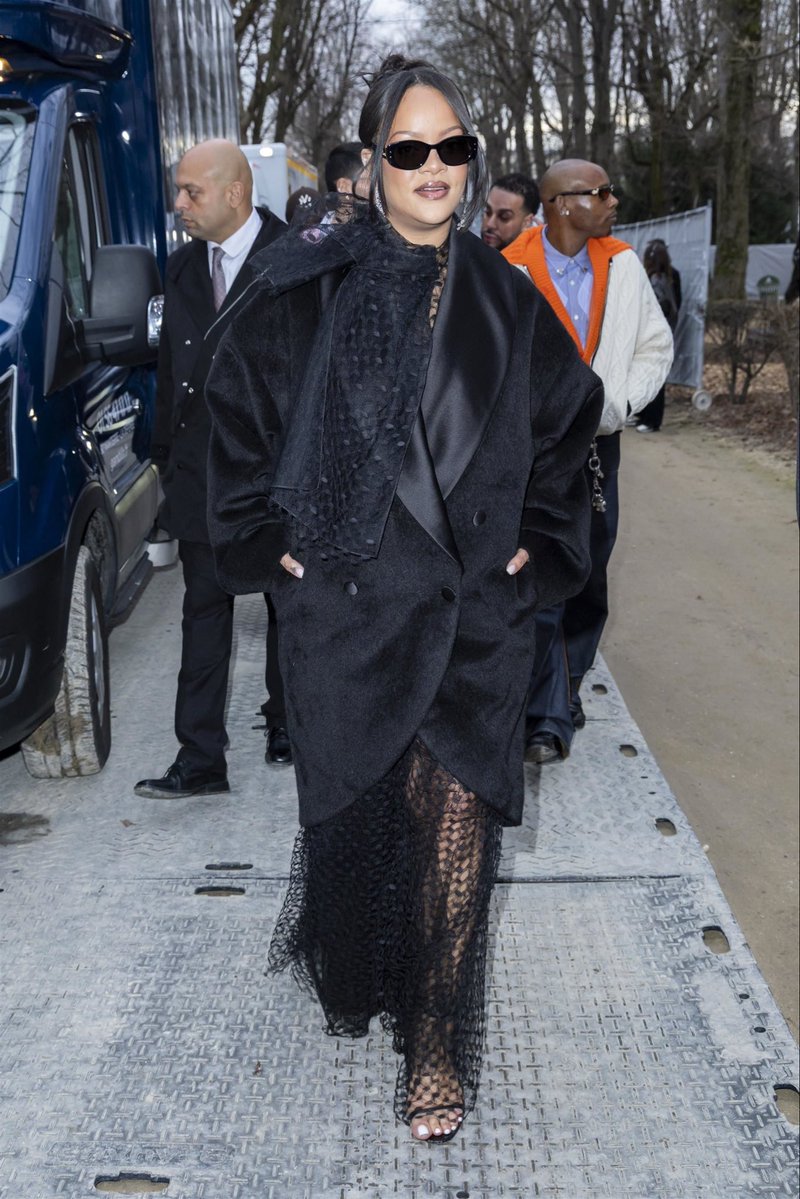 rihlenciaga's tweet photo. Dior show today!! #PFW https://t.co/qNfSSbAs8L