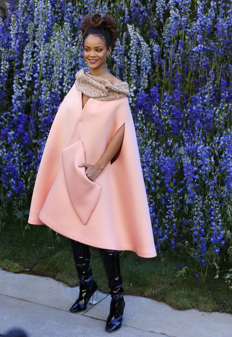 rihlenciaga's tweet photo. Dior show today!! #PFW https://t.co/qNfSSbAs8L