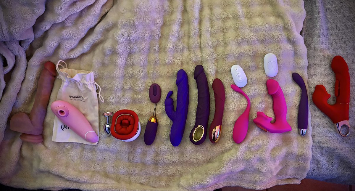 ambersunny69's tweet photo. Une partie de la belle collection de madame pour ce #mardisextoy 🔥😋
Vous préférez lequel ? https://t.co/VGqL5uXQB8