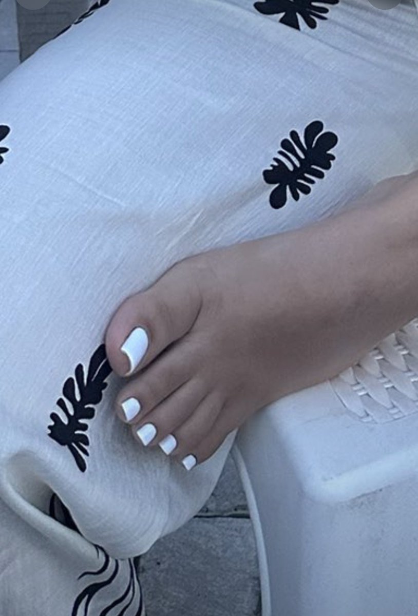 Love_cute_toes's tweet photo. #footmodels #beautifulfeet #pieshermosos #prettytoes #mouthwateringtoes #footfetish  #marvelousfeet #toerings #anklebracelets #piesdescalzos #flipflops #heels #ZoomIn #CloseUp #HappyToesday  🤍

@Adripiecitos @Adripiecitosof https://t.co/YIz7AsrQwe