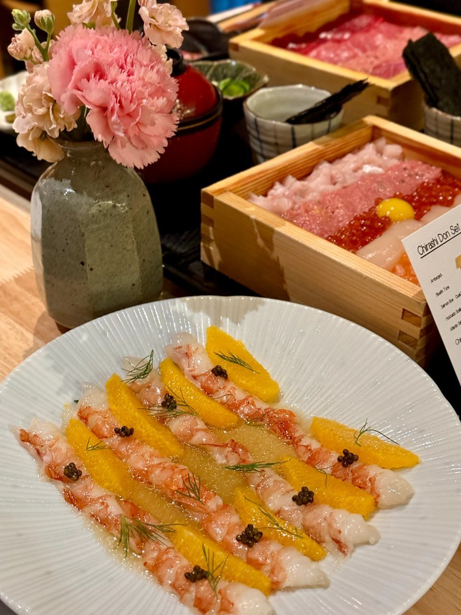 liudabaoo's tweet photo. Good food, better company. Tried this premium Tuna &amp; Chirashi set today. Highly recommend if you love fresh sashimi and beautiful plating! 🥢✨ https://t.co/6WIFVeccyq