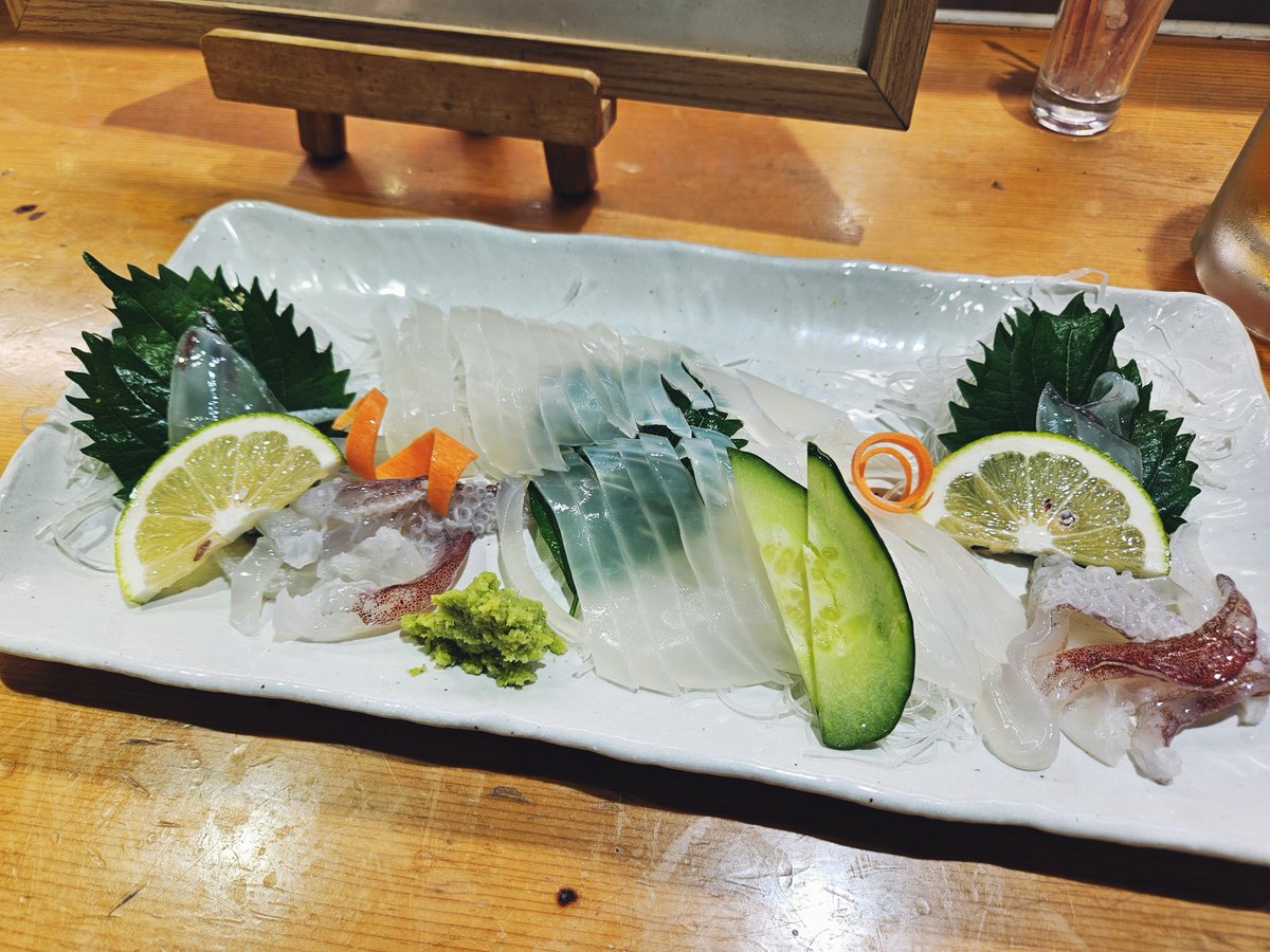 spring5716's tweet photo. 今日は市の券が期限だったので
イカ食べに来ました🦑
#おつまみ #晩酌 #刺身 #イカ
#お酒好きな人と繋がりたい https://t.co/LO6XwW0QmT