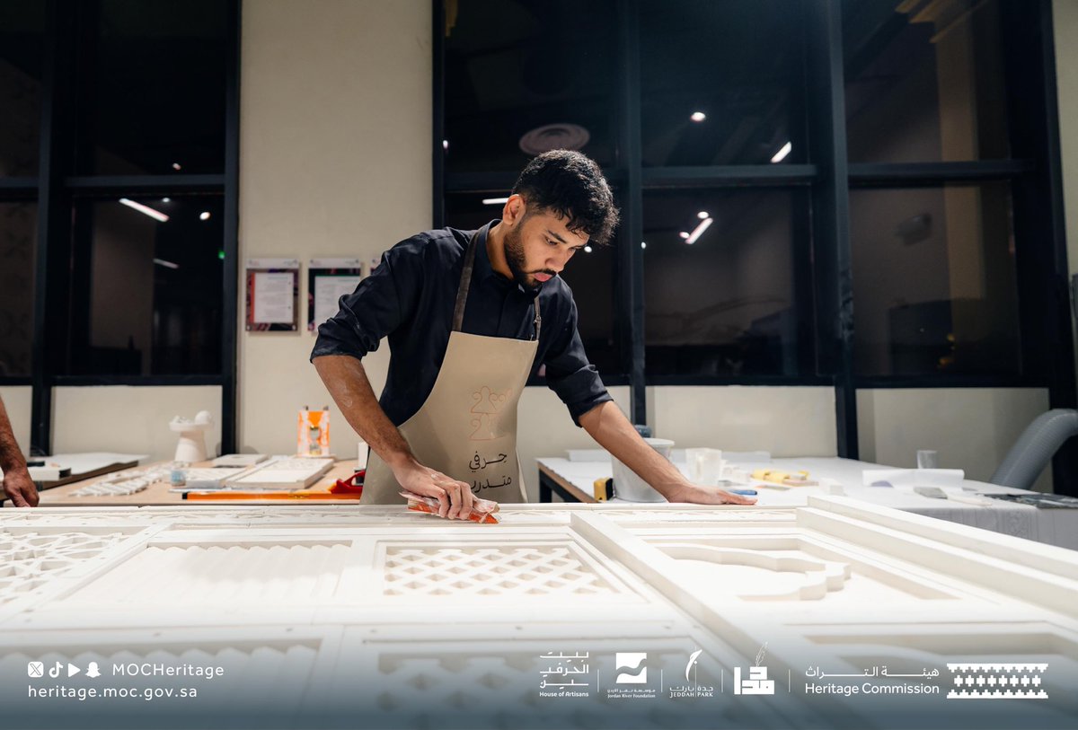 MOCHeritage's tweet photo. بين قوالب الجبس وزخارفه؛ طبق المشاركون مهارات صناعة الأعمال الحرفية التي تعلموها خلال الورشة المتخصصة المقامة في #بيت_الحرفيين بجدة بارك، بالتعاون مع بيت الخبرة “مؤسسة نهر الأردن”.

#هيئة_التراث https://t.co/wZ5HDIcBEs