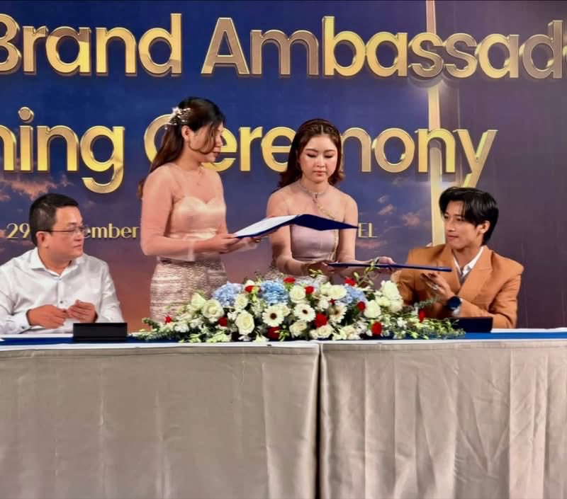 Zarcklzgv's tweet photo. ✨ The Signature of a New Grand Landmark Development (GLD) 
ရဲ့ Brand Ambassador ခန့်အပ်ပွဲ 🌟🌻🌟

29.9.26
✨ Aung Za Bu ✨
#myanmar Traditional Art
#GrandLandmarkDevelopment #GLD #BrandAmbassador #AungZaBu #anewchapterbegins https://t.co/VheHUU4uEs