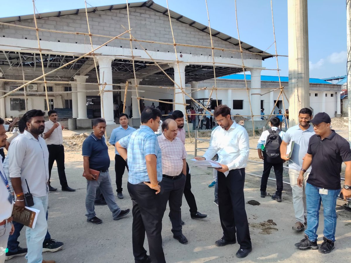 drm_tsk's tweet photo. DRM/Tinsukia, along with Branch Officers, conducted a window trailing inspection of the New Tinsukia–North Lakhimpur section. The inspection focused on ABSS works, passenger amenities and tower wagon sidings at Dhemaji and North Lakhimpur. https://t.co/J1kNUki6oP