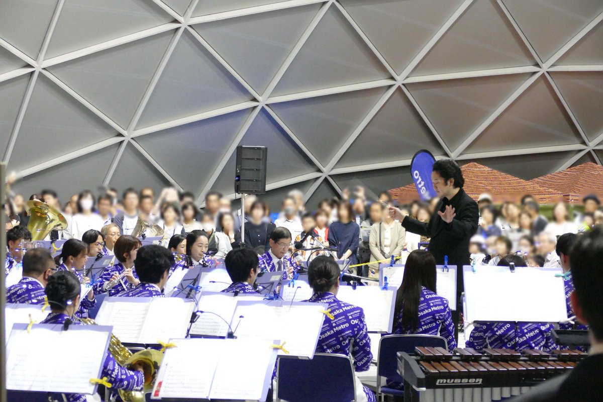 OsakaShion's tweet photo. 【御礼🚇】

＼🚇Osaka Metro presents✨／
📯吹奏楽フェスティバル2026🎺

📍グラングリーン大阪 うめきた公園「ロートハートスクエアうめきた」
雨天でしたが、たくさんのお客様にご来場いただきました🙇‍♀️🙇

プログラムはジャズやポップスの名作を演奏🎶
Shionサウンドがうめきた公園に響き渡り、雨にも負けない熱気に包まれました🥹✨
お足元の悪いなかご来場いただき本当にありがとうございました💐

アンコールはこちらです💁‍♂️
♪ 好きすぎて滅！（浅野 尚志／編曲：金山 徹）

Shionはこれからも、皆さまに音楽を身近に楽しんでいただけるよう、さまざまな場所へ音楽をお届けしてまいります🎺🎶

👇次回の注目公演は…
京都コンサートホールにて開催！「第9回京都定期演奏会」✨
吹奏楽の名作の数々をお届けいたします😆

チケットは好評販売中です🎫
ぜひこちらもご来場ください🎵

✅第9回京都定期演奏会
📅2026年10月12日(月･祝) 14:00開場／15:00開演
🙋🏻‍♂️大井駿
📍京都コンサートホール 大ホール

▼詳しくはこちら▼
https://t.co/eEGSrKLZCl

#オオサカシオン
#OsakaMetro
#吹奏楽