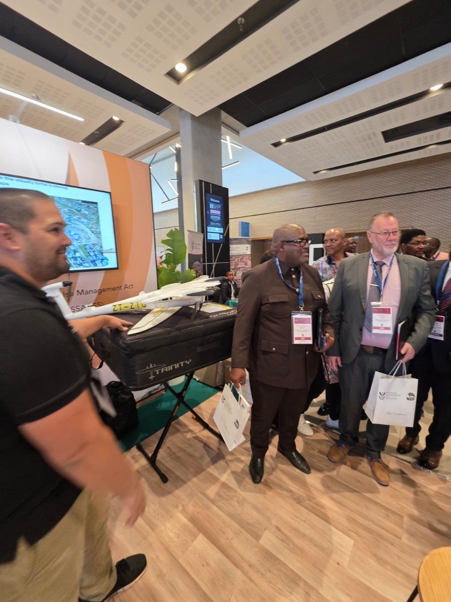 DLRRD_za's tweet photo. Minister Nyhontso accompanied by Western Cape Provincial MEC of Local Government and senior officials doing the walkabout at the exhibition area.
#dlrrdatwork #governmentza #GovernmentAtWork @governmentza @gcismedia @vukuzenzelegcis https://t.co/sknTmg6teW