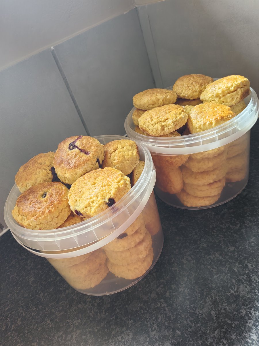 zandithebaker's tweet photo. Good morning fam. Day 2 of asking your support to raise money for the big oven. I'm based in Windmill park estate boksburg. https://t.co/R5XKinRW0Q