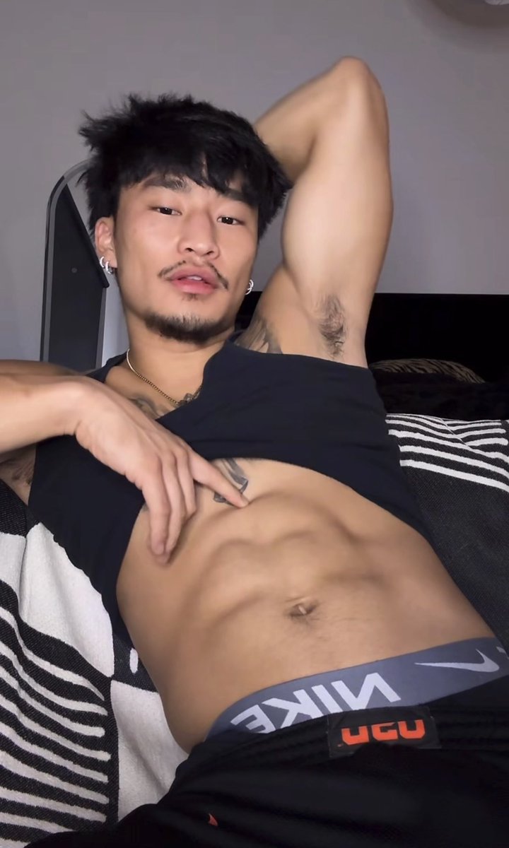 xxxframeoff's tweet photo. i love it when the anti ays shows his armpit in live https://t.co/suBzuhkVQJ