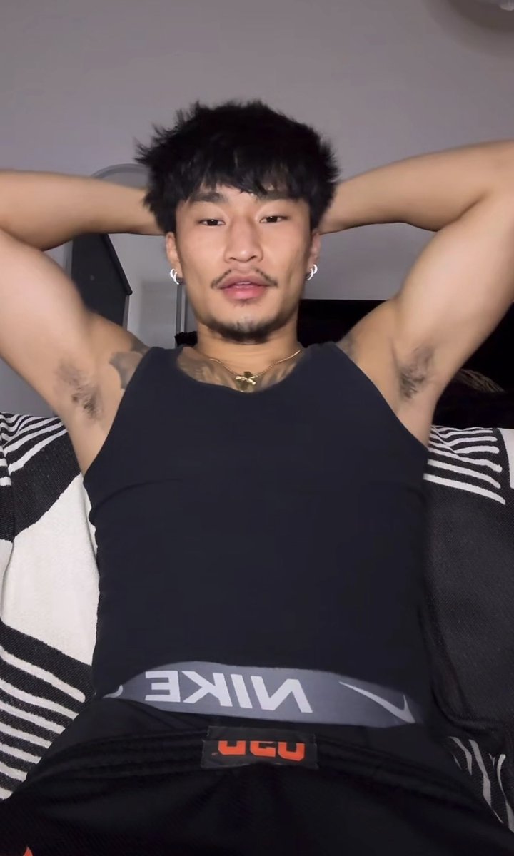 xxxframeoff's tweet photo. i love it when the anti ays shows his armpit in live https://t.co/suBzuhkVQJ
