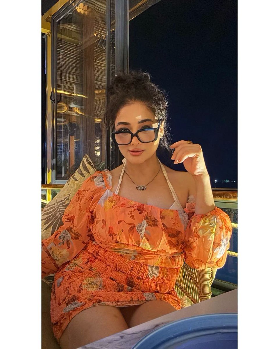 SameeraShah2026's tweet photo. This dress is clinging in all the right places and the night air is doing the restโฆ skin warm, lips parted, waiting for hands that know what they want.
Come closer. I wonโt be shy. ๐ฅ๐
#SexyNights #OrangeHeat #BalconyTease #DressOffSoon #LateNightDesire #GlassesAndCurves #ComeGetIt #NewProfilePic ๐๐