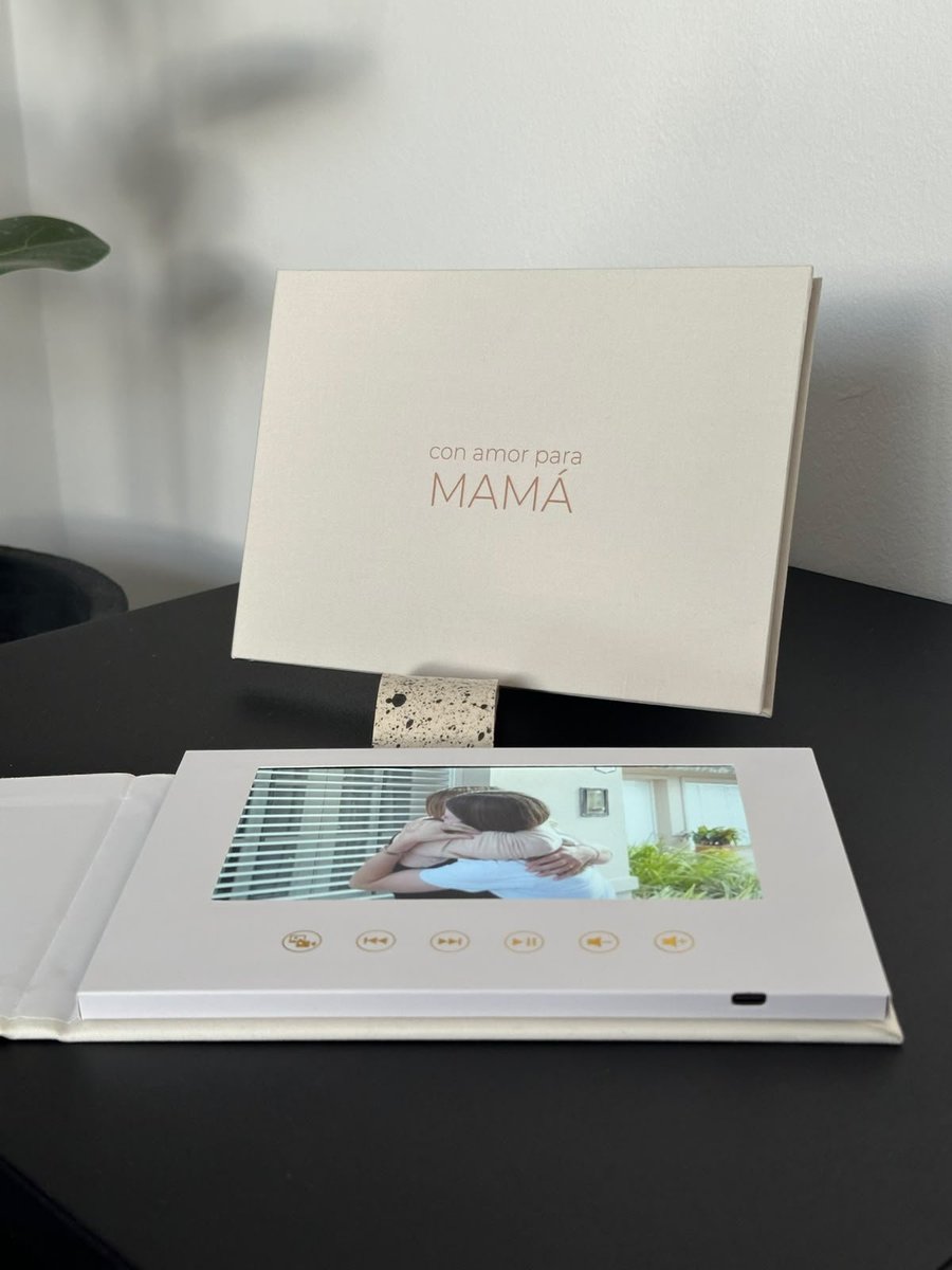 Palomagarnerop's tweet photo. #FMLUZU 
Los mejores regalos están acá!! Y ahora perfecto para el día de la madre 🫶🏻
Una mano al emprendimiento de mi cuñado @loomory.regalos https://t.co/tWqN1ZOipf