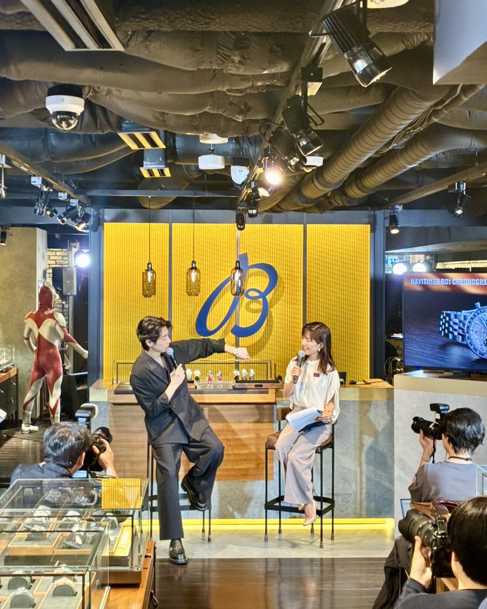 matsushita_megu's tweet photo. ウルトラマンシリーズ60周年
記念ロゴピンズを胸元に。

ちょっぴり大きめのサイズで
存在感があります✨

「希望と勇気を持ちつづけ
挑戦することをあきらめない」

円谷英二さん、そして
ディーン・フジオカさんからの
メッセージに
胸が熱くなった日🥹

#Ultraman
#ブライトリング 
#ナビタイマー https://t.co/slHBro4MCM