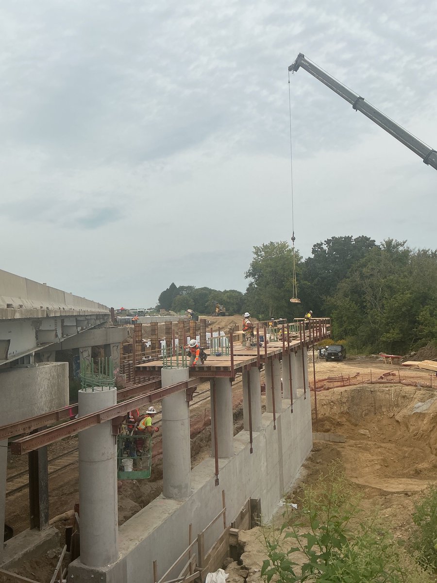 RebuildI39's tweet photo. Orange is the new black. 🟠 At least around here.
From barrels and signs to equipment and safety gear, orange is 
everywhere in an active work zone—and that’s your cue to slow down and pay 
attention.
See orange? Think caution. #OrangeZone #RebuildI39 https://t.co/YYUhtbMsVL https://t.co/jHvlO9Y80i