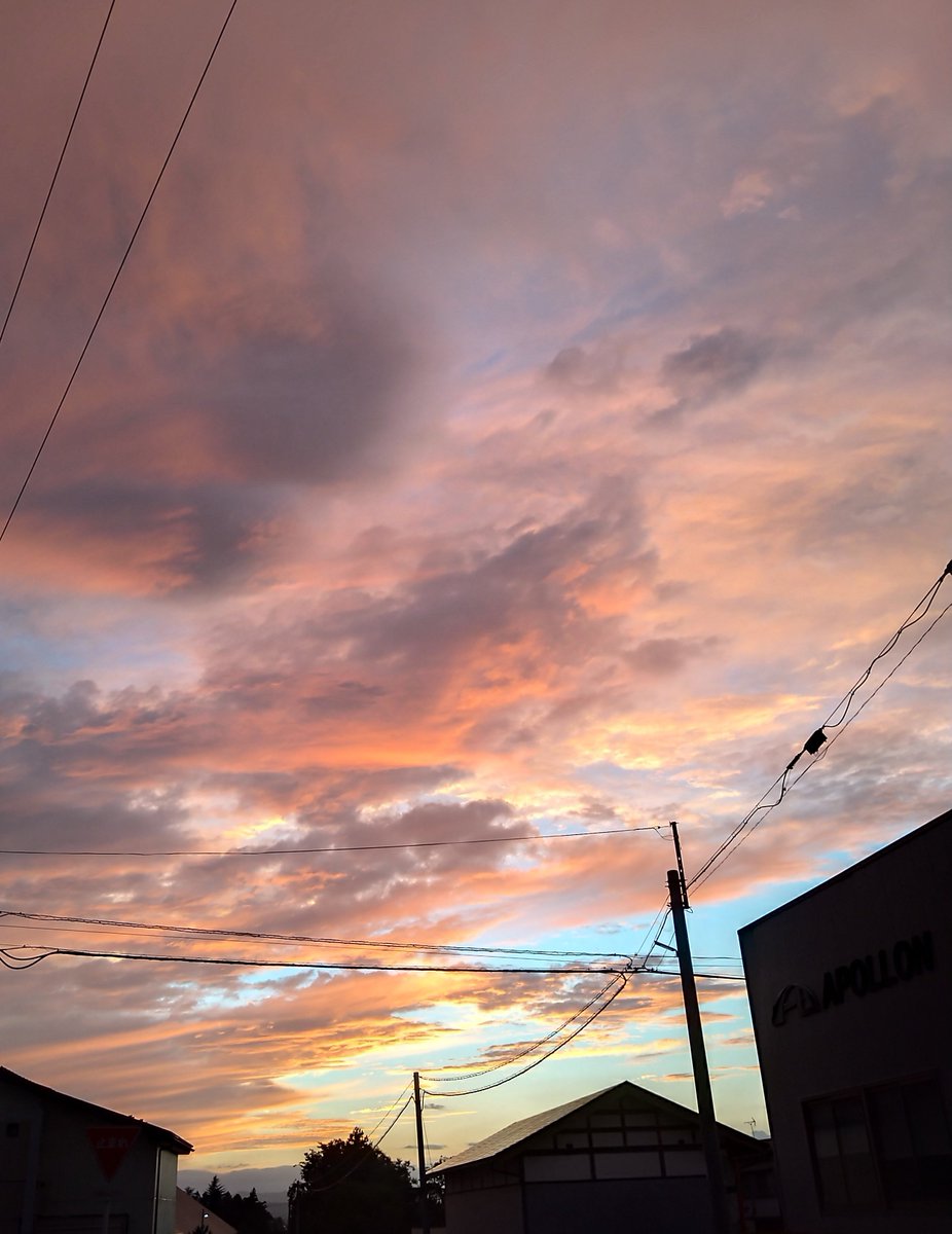 NARUTO16473273's tweet photo. 久々の夕焼け(*´∀`)ﾉ
明日は☀秋晴れだな
 #空ネット
 #喜多方市塩川町 https://t.co/FA9IHyKJW0