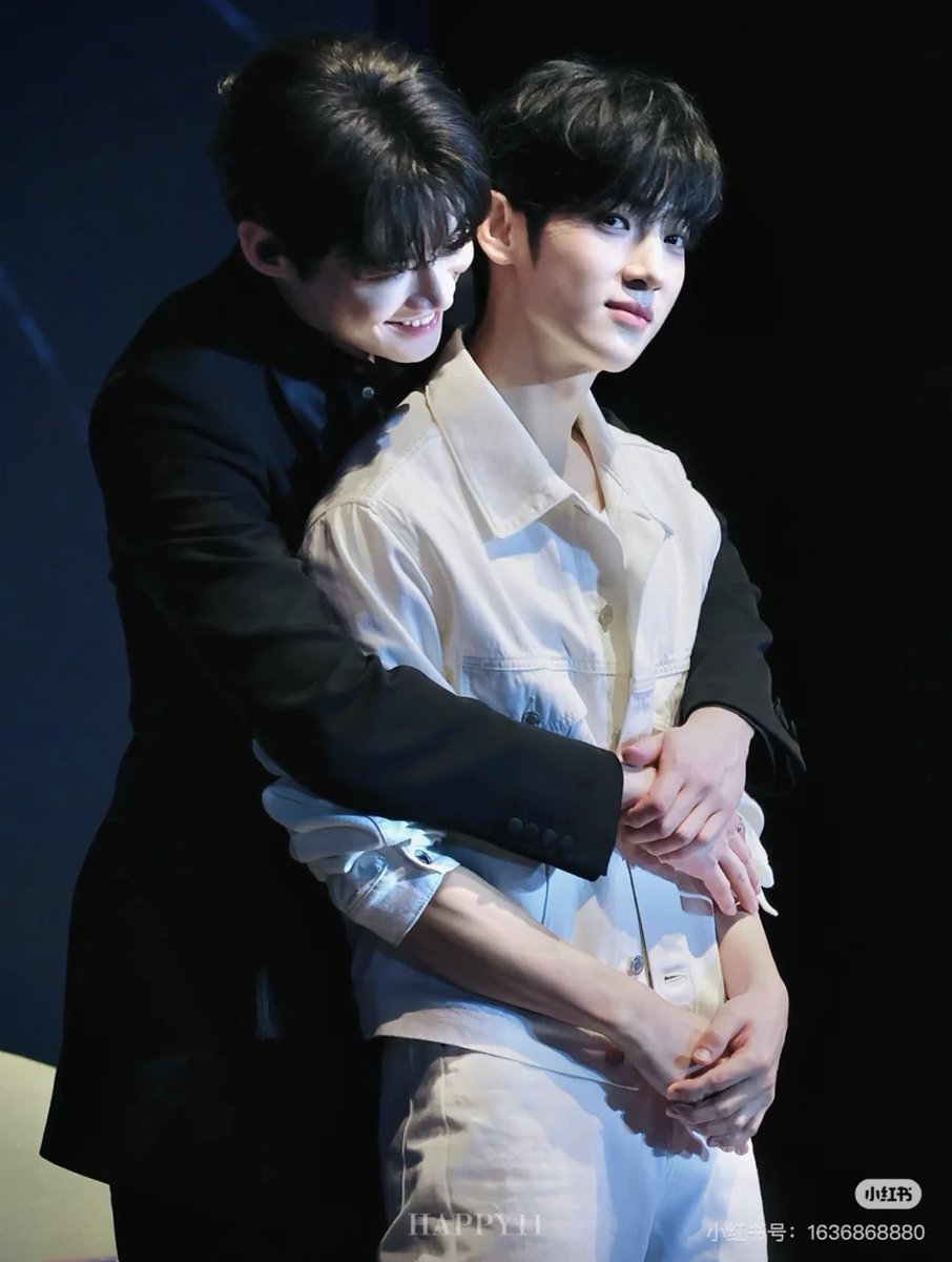 ys_00oo's tweet photo. 허그는 참 좋은것이여😽 https://t.co/tWeEqn9DNN