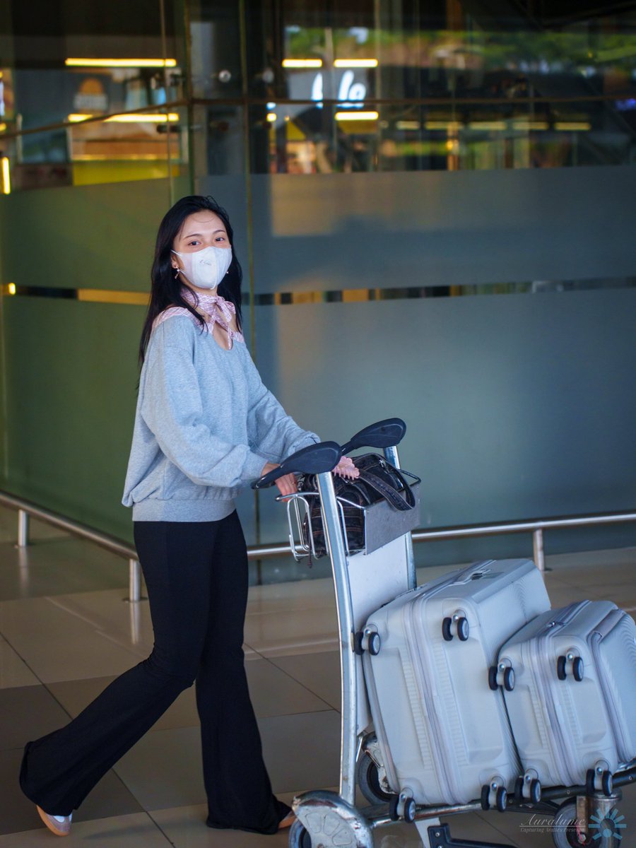 auralume's tweet photo. Selamat datang kembali dan selamat beristirahat 🤍 
@Aralie_JKT48 

Soekarno-hatta International Airport
29092026
#JKT48AirportFashion #auralume #AralieJKT48 #アラリー https://t.co/oce8tS1WXd