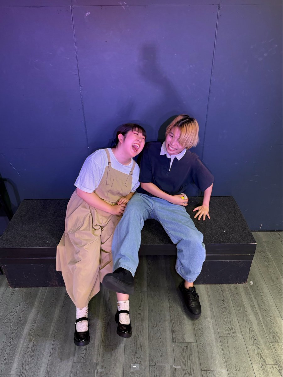 7004_official's tweet photo. #生ワ松ト剛腕 
9月の思い出はまたラジオを収録します📻
ので、とりあえず好きな写真の一部を皆さんにもお届けです📷
・公演中現れたキス大魔神を拒否るママ
・直角仰け反りハルちゃん
・犬（ドカ笑いの姿）
・犬（アイドルの姿） https://t.co/VoKMY3yMrA
