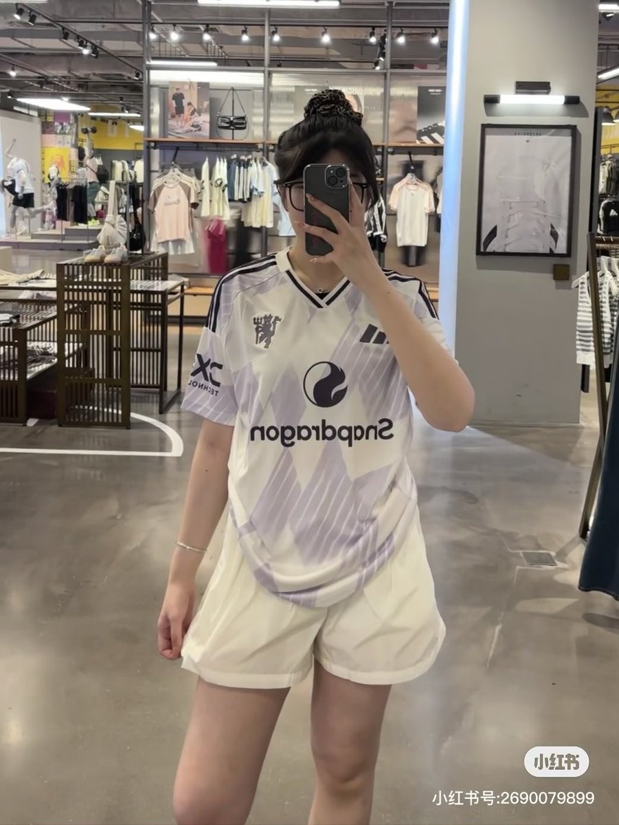 belllgstyle's tweet photo. รับหิ้ว เสื้อManU sale 60% 🔥🔥

ราคา2900-60% เหลือ 1160.- (ว่าง s m l xl xxl ) 

สนใจdmมานะคะ 

#เสื้อแมนยู #manchesterunited #ManU #รับหิ้วเสื้อกีฬา #เสื้อนักบอล #เสื้อadidas #เสื้อพร้อมส่ง #รับหิ้ว https://t.co/gMb5O6xJrE