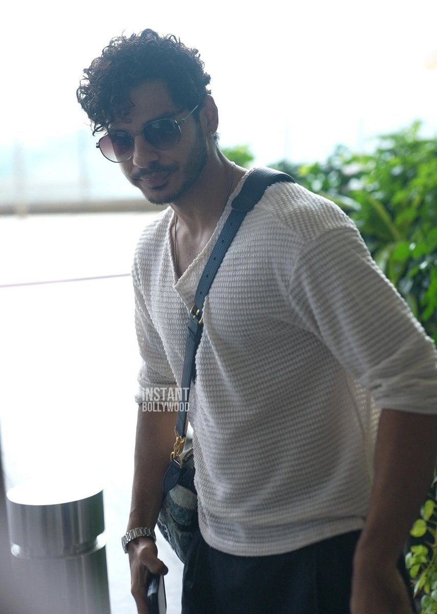 instantbolly's tweet photo. Ishaan Khatter making airport casuals look cool. 🔥
#ishaankhatter #instantbollywood #gk https://t.co/9gNccbQoIu