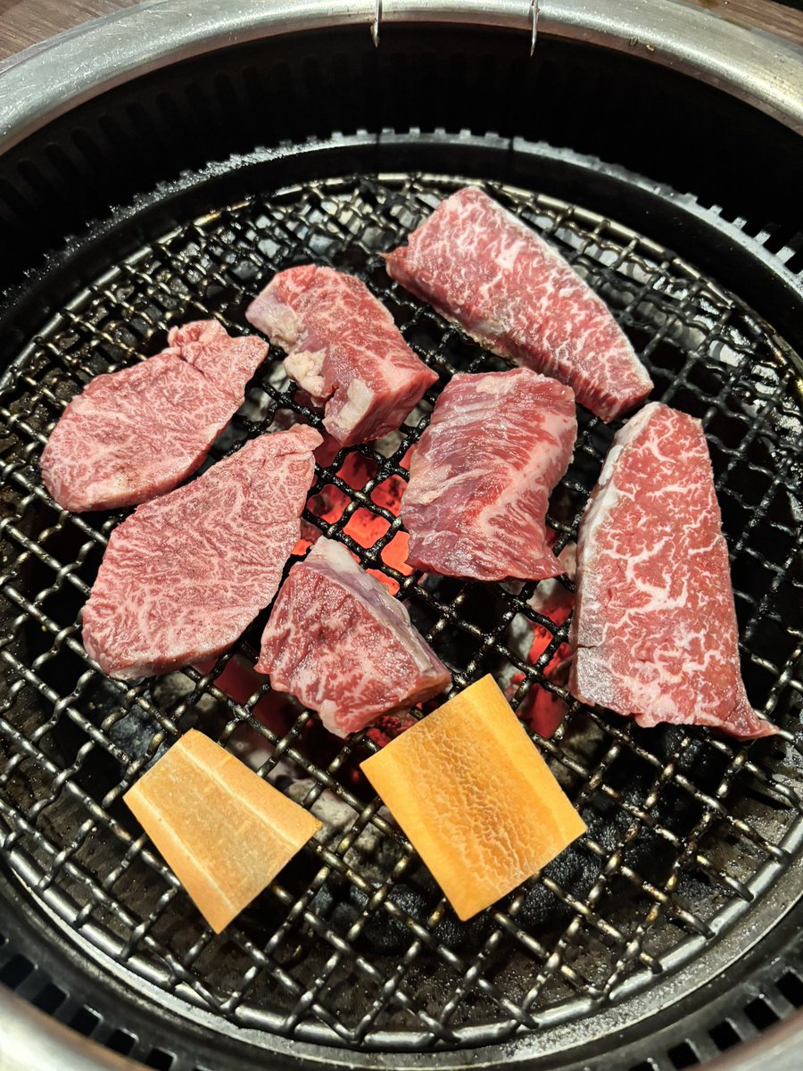osato84205311's tweet photo. 『焼肉　ねぎし』さんにて🥷🏻🍖
おいしいお肉をいただきました😋💗💗💗
忍が至る所に😆✨✨✨美味しい楽しい焼肉屋さん😃
是非、行ってみてね〜🙋🏻‍♀️

#情熱防災防犯フェス2026 
#情熱クラブ 
#甲賀市 
#焼肉
#ねぎし https://t.co/cZG6cLNgLM