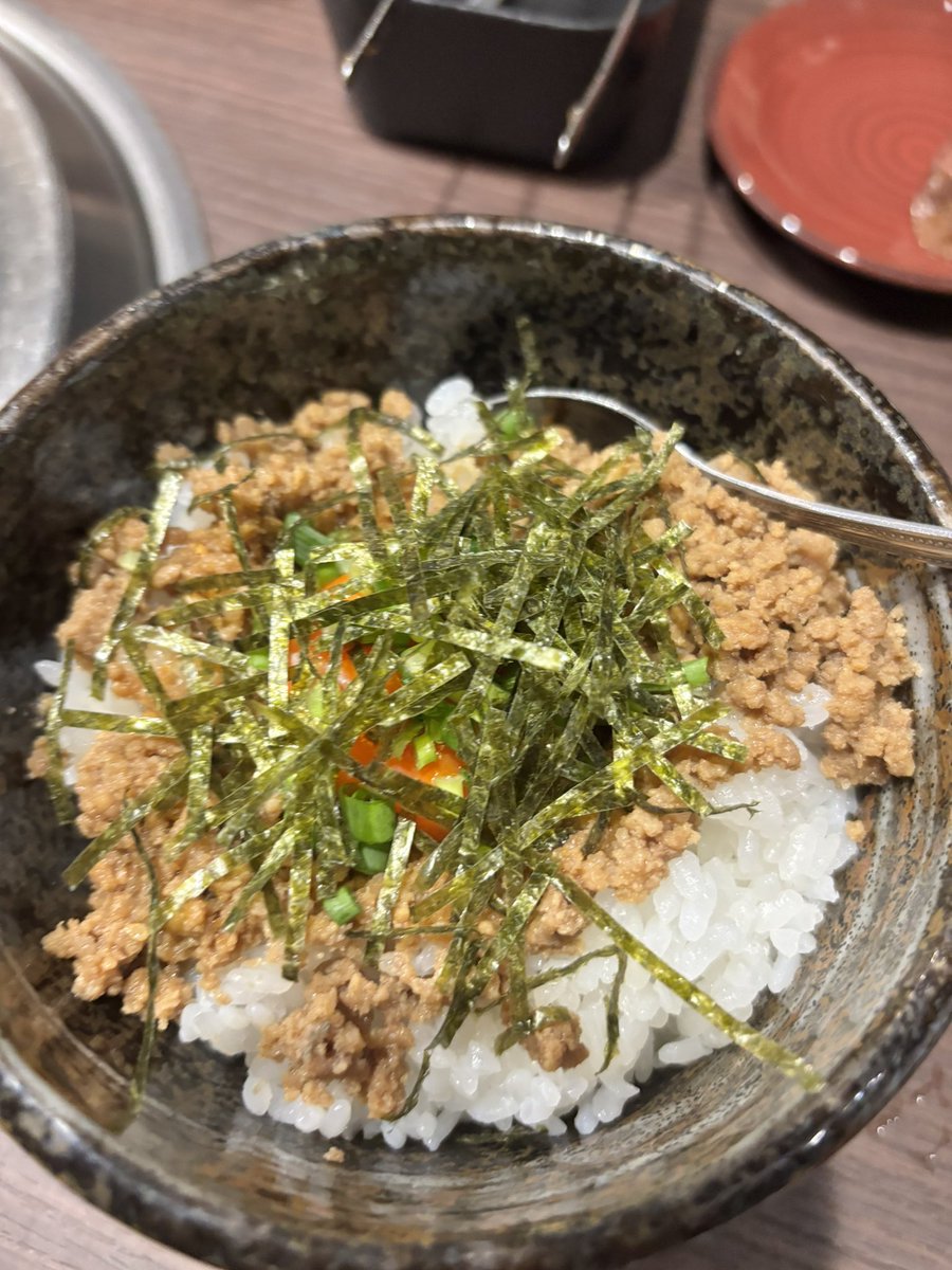 osato84205311's tweet photo. 『焼肉　ねぎし』さんにて🥷🏻🍖
おいしいお肉をいただきました😋💗💗💗
忍が至る所に😆✨✨✨美味しい楽しい焼肉屋さん😃
是非、行ってみてね〜🙋🏻‍♀️

#情熱防災防犯フェス2026 
#情熱クラブ 
#甲賀市 
#焼肉
#ねぎし https://t.co/cZG6cLNgLM