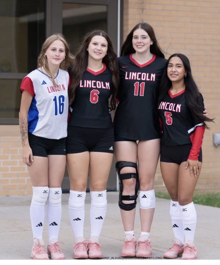 Lynx_vball's tweet photo. π¨π¨π¨SENIOR NIGHTπ¨π¨π¨
The Lynx host LeMars at the HOUSE this is a special one. We get to celebrate OUR SENIORS, the most kind, selfless, strongest group ever -we are so lucky to have them
πβ€οΈπβ€οΈπβ€οΈπβ€οΈ
SEE YOU THERE!!
#EARNEDIT #LetsEAT
@ALHSathletics @CBCommSchools https://t.co/DPLxGg03uD