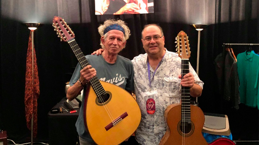 uclm_es's tweet photo. Un estudio de la UCLM profundiza en la estrategia de marketing de las guitarras de Casasimarro (Cuenca) para convertirse en referentes internacionales.
https://t.co/ym9j8SEgBo
(Foto: Carrillo y Leal) https://t.co/OkK63XuDdY