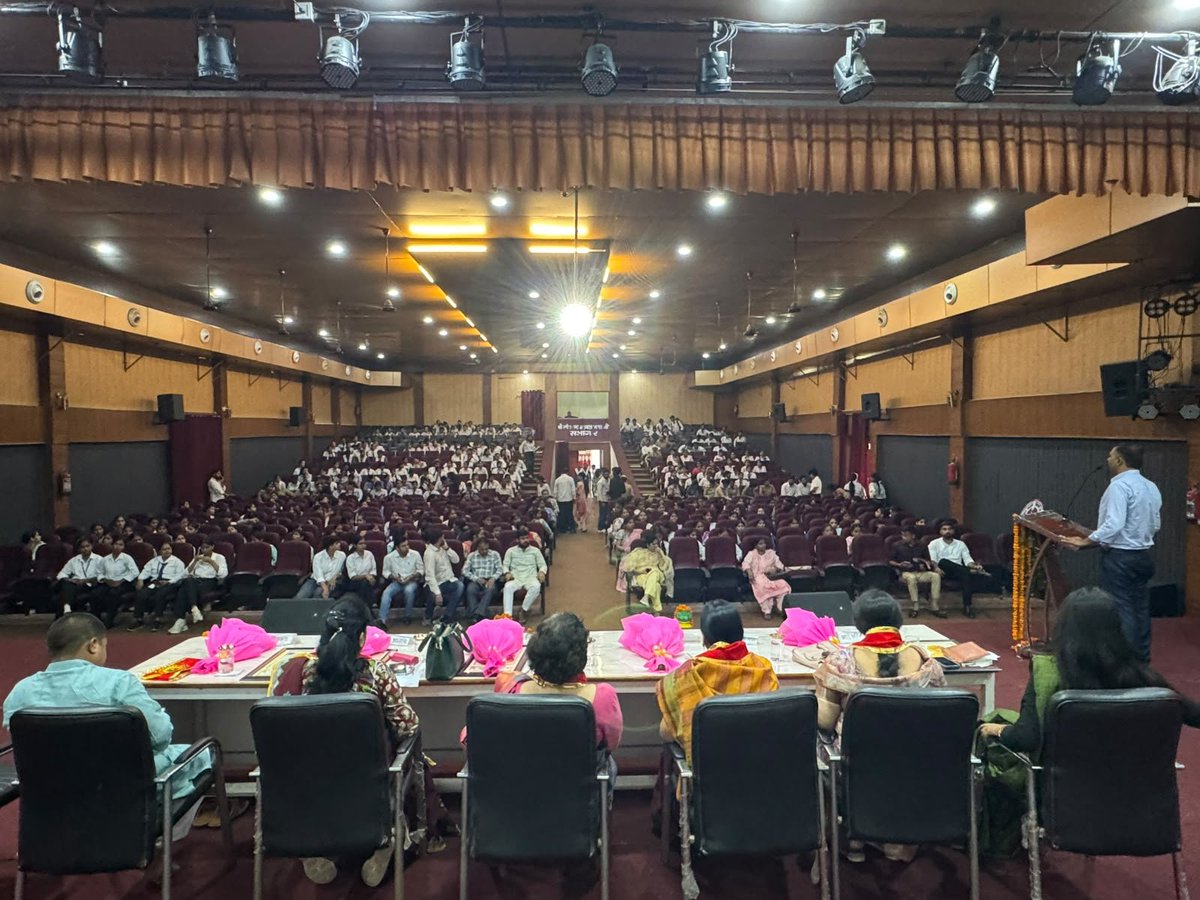 abvpbraj's tweet photo. अखिल भारतीय विद्यार्थी परिषद ब्रज प्रान्त के अलीगढ़ महानगर द्वारा "अग्निशिखा" युवती सम्मेलन का भव्य आयोजन भगत सिंह सभागार में किया गया।
युवती सम्मेलन मे जिले से हजारो बहनो ने उत्साह एवं उमंग के साथ सहभागिता की। https://t.co/FGeCKOIbAN