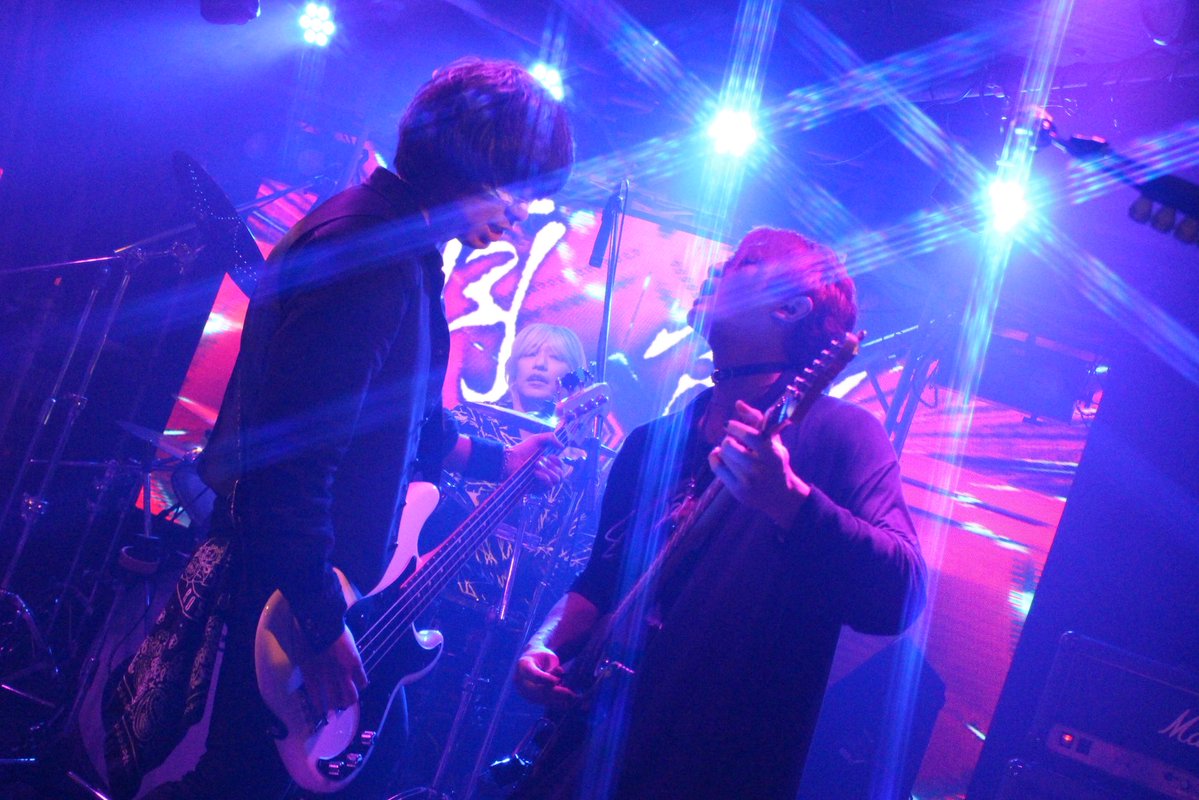 tsumizo_slave's tweet photo. LUNA SEAを熟知しているPhotographer様だからこそ『おっ！これは！』ってなる構図が沢山ありました。
LUNA SEAコピバンをやる時は必ず白石様に依頼したいなと思います🖖🏻
ここに改めて深い感謝を😌✨

Photo by Sara SHIRAISHI. https://t.co/3KIqR2iwh1