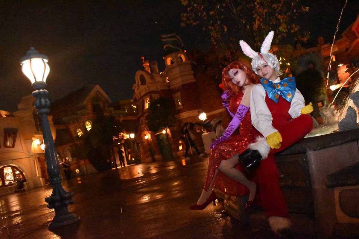 nyapa_l_merm8's tweet photo. Who Framed Roger Rabbit
                          /ロジャー・ラビット

トゥーンタウンの夜🌃*ﾟ

ロジャー🐰@55lld7 
📸 @kurata_disney 
  #Dハロ仮装2026 https://t.co/ppqx2kRO2C