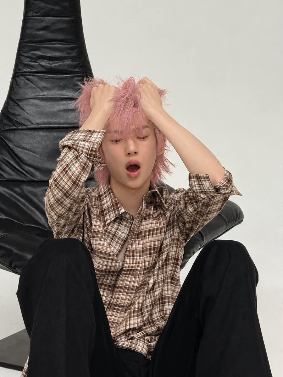 chaomaggeddon's tweet photo. everyone be quiet i’m trying to summon all #PinkJu truthers https://t.co/M3O6nba5fm
