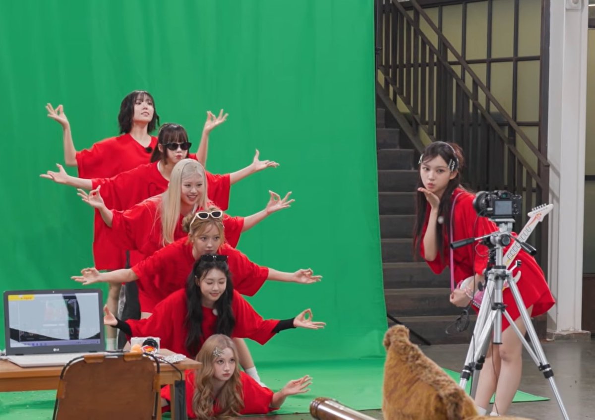 shooting_chj's tweet photo. 아니 나름 길쭉이 장신즈에 속하는 맏언니와 리더가 이렇게 개큰무리를 하고 있는게 나는 너무 웃긴 거 같아 https://t.co/0z1d5V5di0