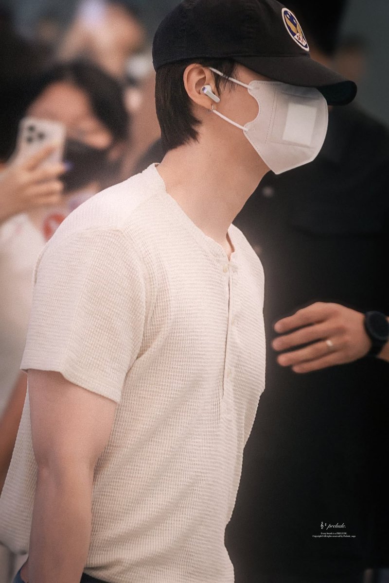 0613__yfeBTS's tweet photo. 顔ほぼ見えてないのに恋 https://t.co/oU3jV5Kr6K