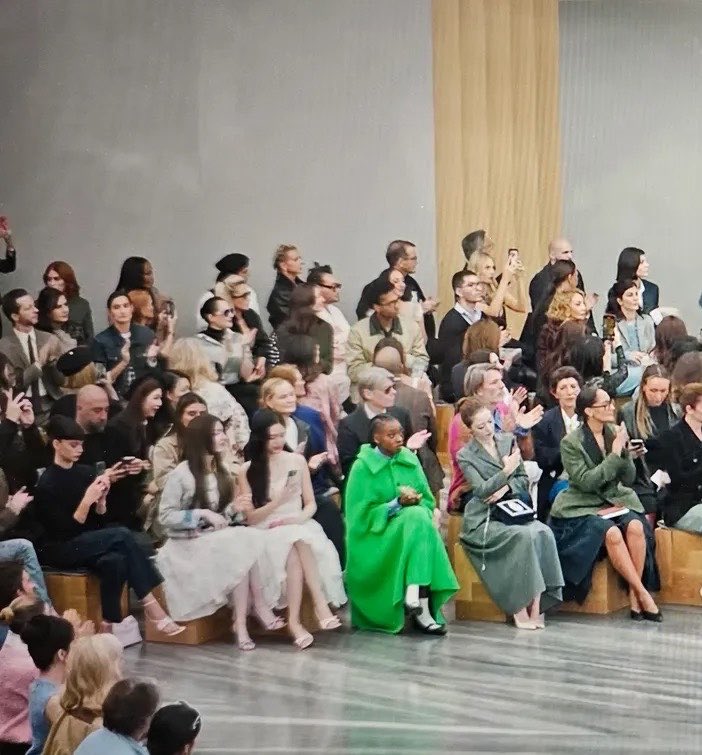 Yumooo_22's tweet photo. จากวันนั้นสู่วันนี้มาก 💚

#LingOrmDiorSummer27
#LinglingKwong #OrmKornnaphat 
#LingOrm #Dior #DiorSummer27 #PFW https://t.co/ZussP3KZ7q