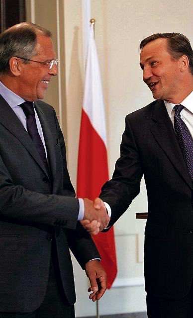 marcin_przydacz's tweet photo. Polska jest gościem na Szczycie G20. Skład G20 został ustalony w 1999 r. i jego częścią jest też Rosja. Nie jest przesądzone, czy w tym roku w szczycie w Miami weźmie udział W. Putin. Jeśli nawet tak by było, to Kancelaria Prezydenta nie planuje żadnej rozmowy ani spotkań. Prezydent K. Nawrocki pozostaje na liście ściganych przez Federację Rosyjską z uwagi na desowietyzacje polskiej przestrzeni publicznej. 

Mając jednak na uwadze możliwą obecność W. Putina trwa analiza czy do polskiej delegacji nie powinien zostać doproszony minister R. Sikorski lub premier D. Tusk. To ci politycy mają doświadczenie w bezpośrednich uściskach z politykami z Kremla.
