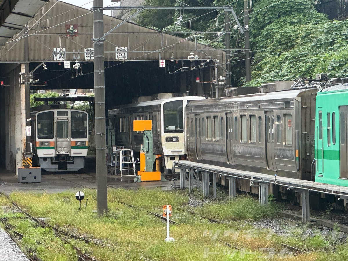 com_train_com's tweet photo. こちらはホーム側から撮影したもの。

なお、さらに先（改札外）に駅のトイレがありますが、工場側が女性トイレとなっているため、男性が立ち入っての撮影ができないので注意が必要です。 https://t.co/6urAXO3AYi