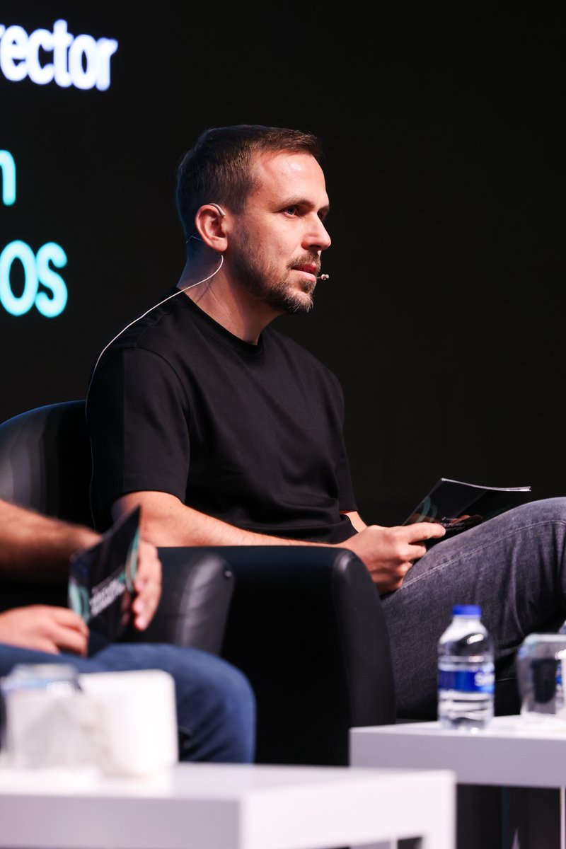 teknasyon's tweet photo. The “AI in Operations” session is live at Venture OS Summit ’26.
Onstage, the conversation turns to how AI has shaped our processes over the years and the value it has brought to the way we work.
#VentureOSSummit26 https://t.co/RZS3f1O9tR