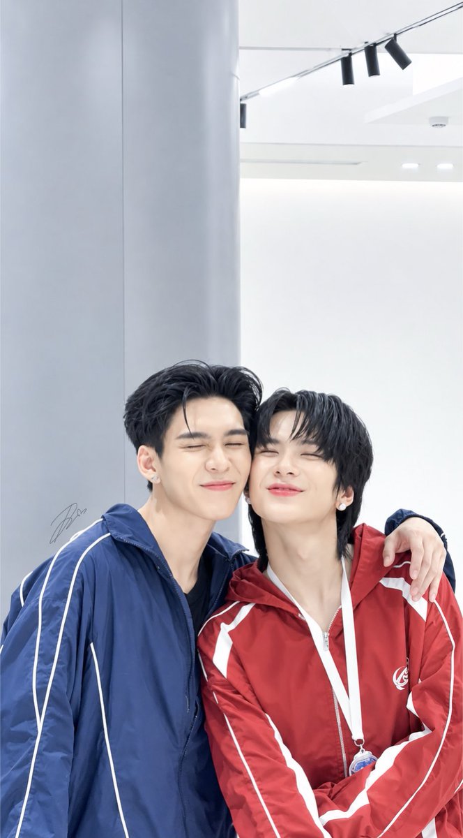 Dadaa_Nsd's tweet photo. จุ่มแก้ม หวานมากลูกกก

AAS AT THE MALL LIFESTORE AFTER MATCH
#TheMallBangkapiXAuauSave https://t.co/aI1DHi3vqz