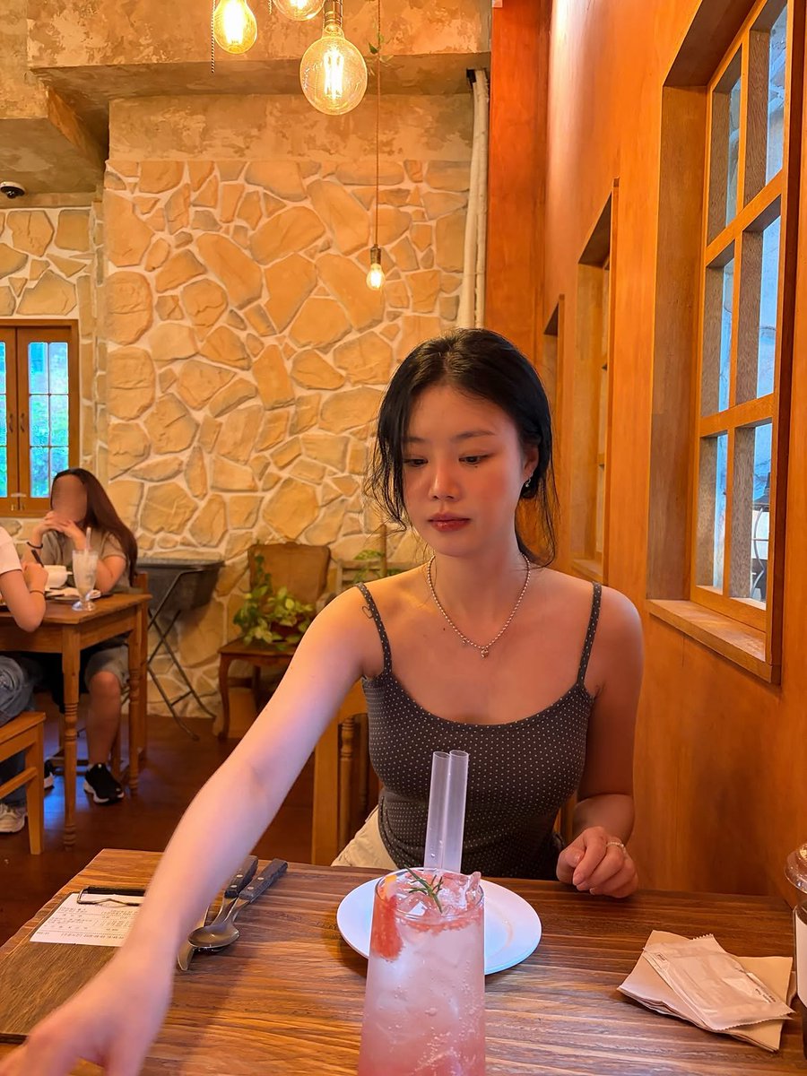 idlepopbase's tweet photo. SOOJIN looks gorgeous in new Instagram update. https://t.co/135qXK9Fys