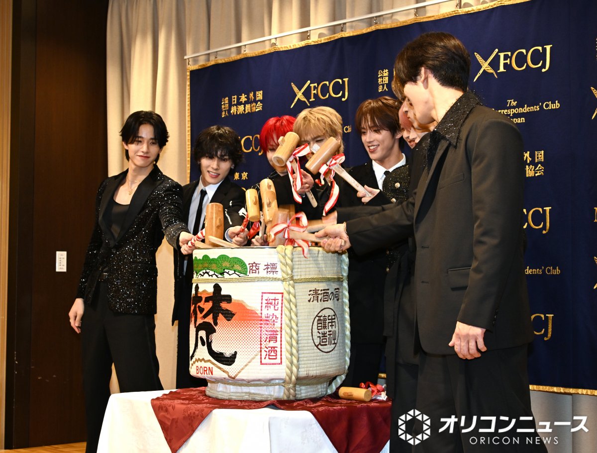 oricon's tweet photo. JO1『全米デビュー出発式』🗽
鏡開きの模様も…
追加📷️が到着しました✨️
https://t.co/ZTkl5Sjfbg https://t.co/0a5jDnj33e