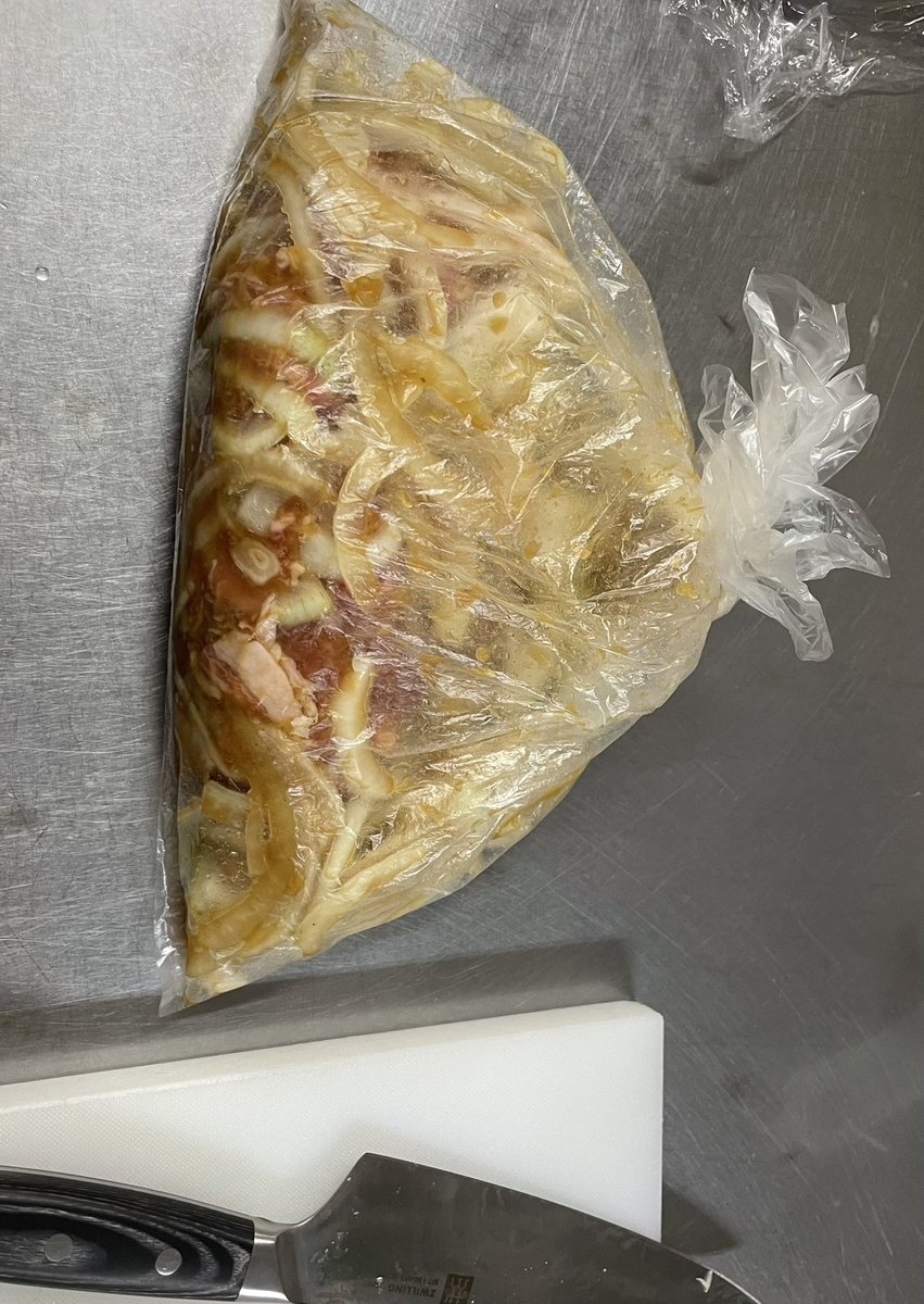 RE_nemukage's tweet photo. と言うわけで漬け込み姜焼き完成
肉がまとまってて中まで使ってなかったけどかなり味濃かった
これ塊肉でやるものであって、スライスでやるものじゃないな https://t.co/KCrzokxqT8