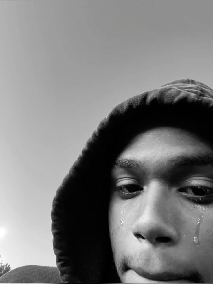 jay_is_lonely's tweet photo. Wetin old man dey see small pikin no fit see am As I tell old man wetin I dey see now na once him out hand for pocket dash me 2k😂💔 https://t.co/s8pDHtS0Xu